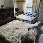 Apto Classico, 2 Quadras Da Praia, Copacabana Palace E Metro - Ar Condicionado - Muito Bem Equipado